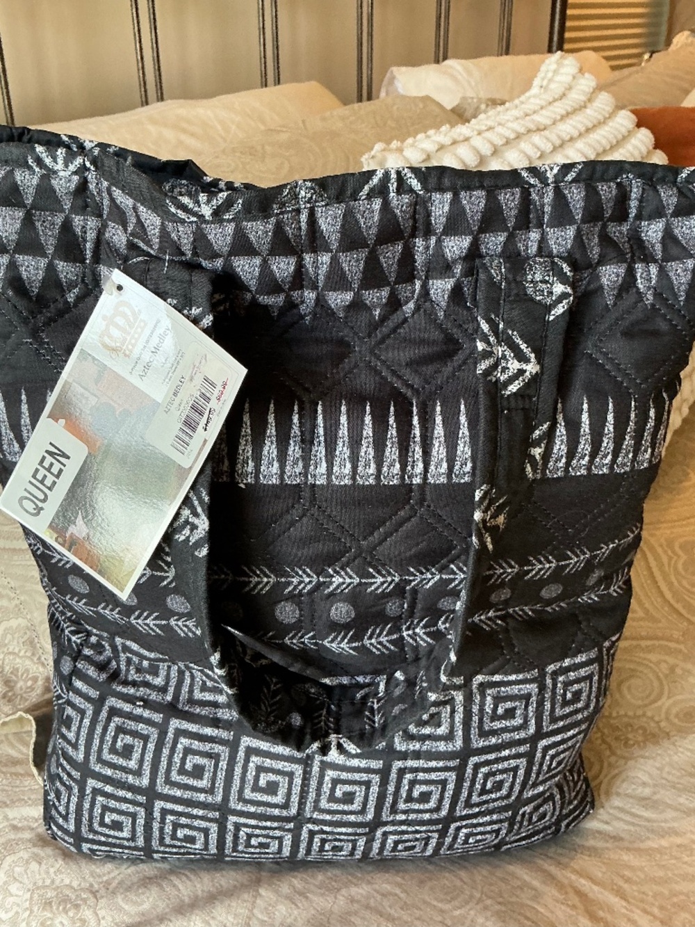 NWT Queen Quilt Set Blk/Wht with Tote Bag